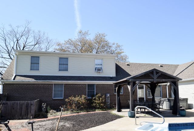 1059 Robertson Rd, Gallatin, TN 37066