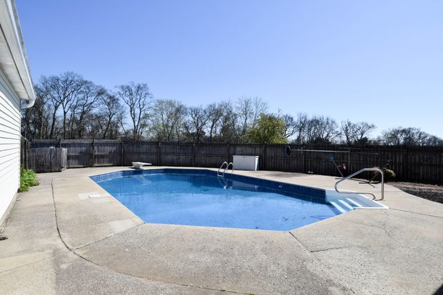 1059 Robertson Rd, Gallatin, TN 37066
