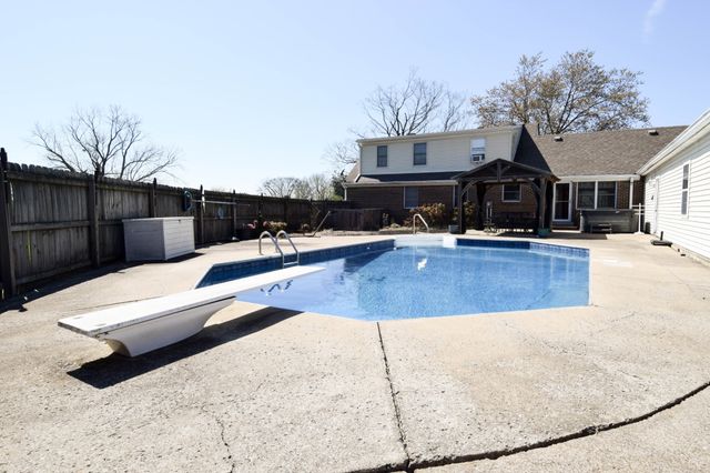 1059 Robertson Rd, Gallatin, TN 37066