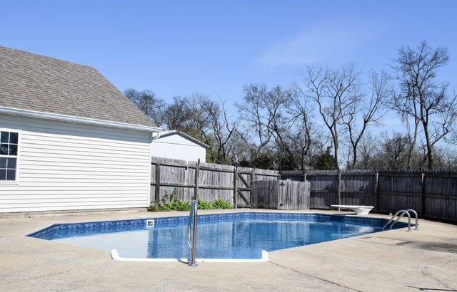 1059 Robertson Rd, Gallatin, TN 37066