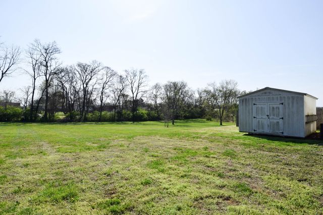 1059 Robertson Rd, Gallatin, TN 37066