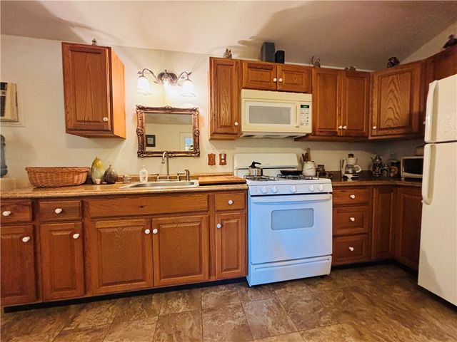 2602 Marion County 8050, Yellville, AR 72687