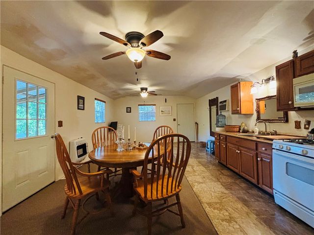 2602 Marion County 8050, Yellville, AR 72687