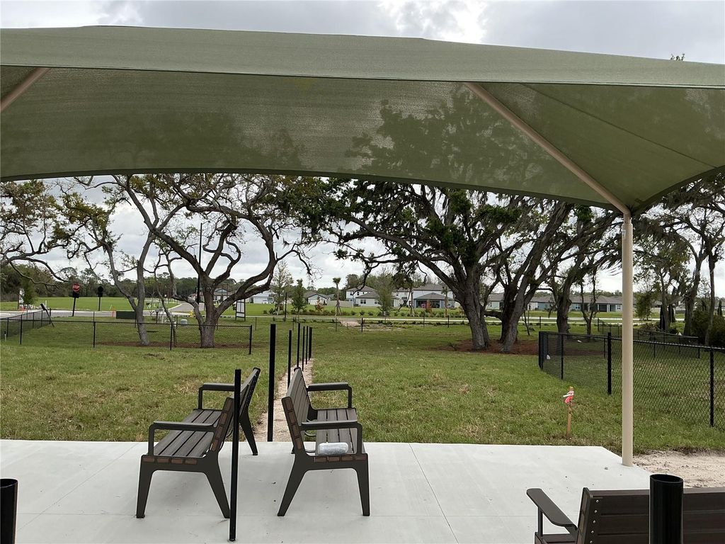 Image 5 of property listing at 10469 CURVING CREEK LOOP, Parrish, FL 34219