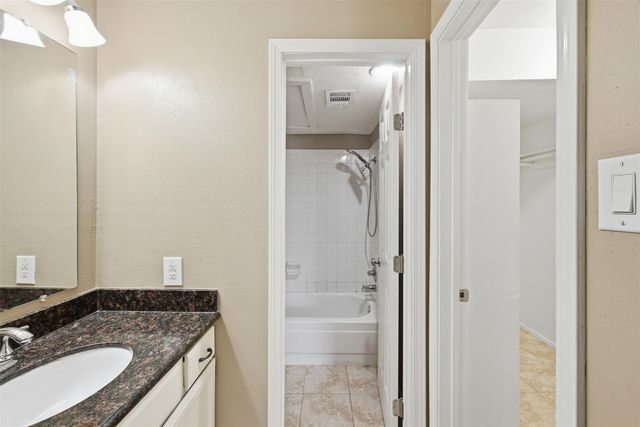 9707 Richmond Street 16, Houston, TX 77042