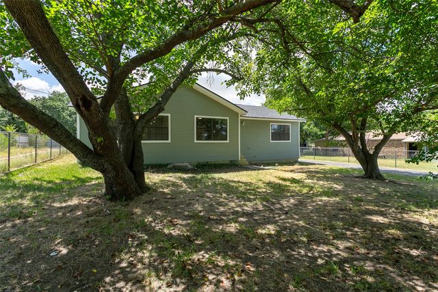 1346 S Reno Road, Reno, TX 76082
