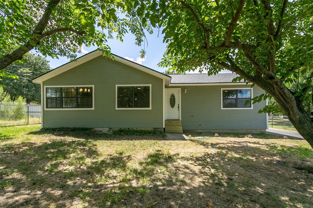 1346 S Reno Road, Reno, TX 76082