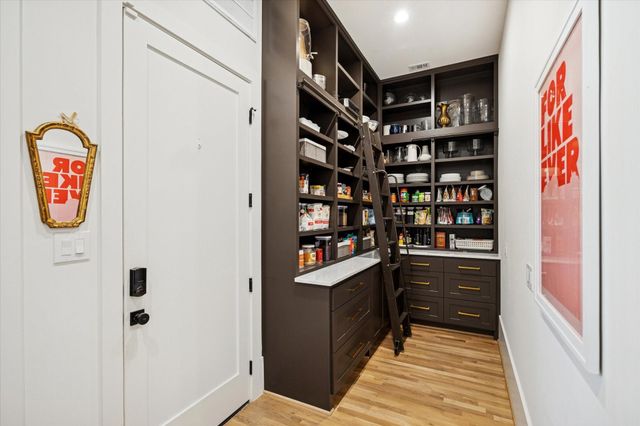 701 Ridge Street, Houston, TX 77009