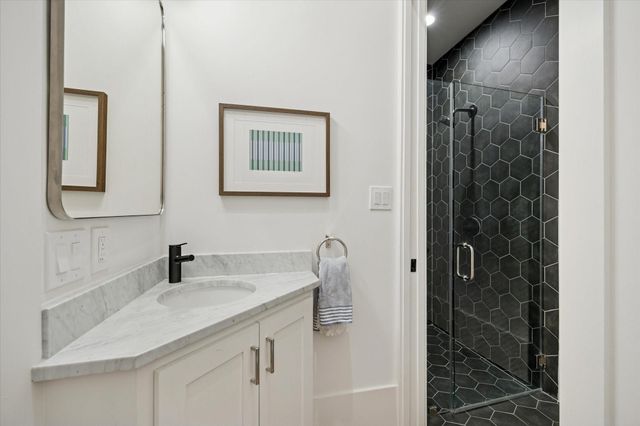 701 Ridge Street, Houston, TX 77009