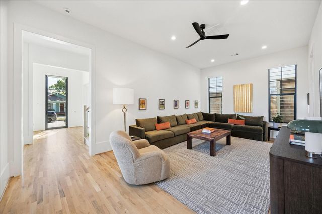 701 Ridge Street, Houston, TX 77009