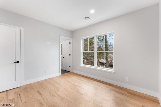 27 Stemmer Dr, Clark Twp., NJ 07066