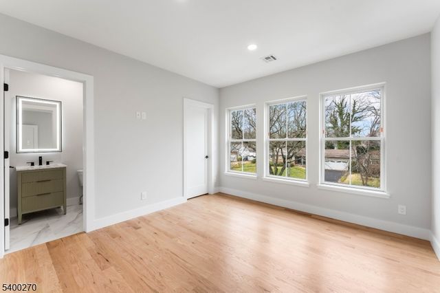 27 Stemmer Dr, Clark Twp., NJ 07066