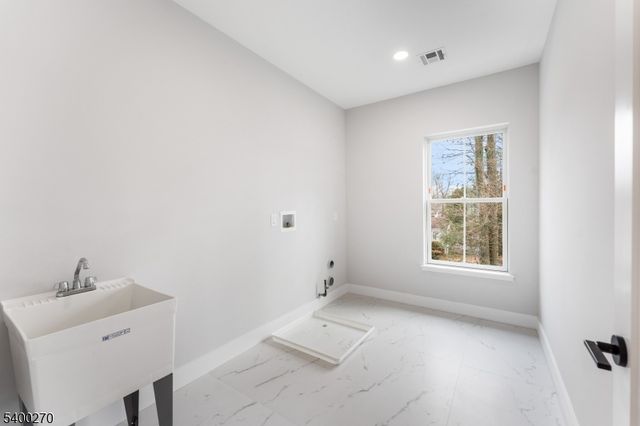 27 Stemmer Dr, Clark Twp., NJ 07066