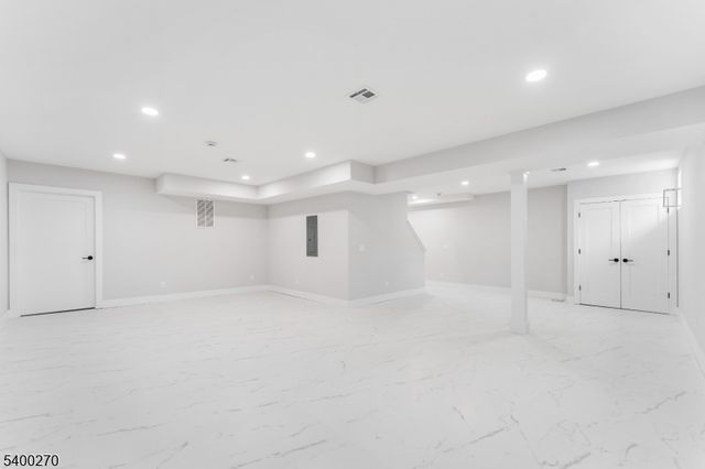 27 Stemmer Dr, Clark Twp., NJ 07066