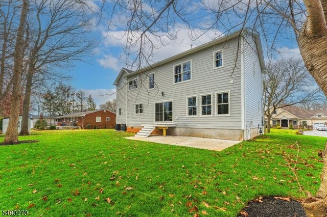 27 Stemmer Dr, Clark Twp., NJ 07066