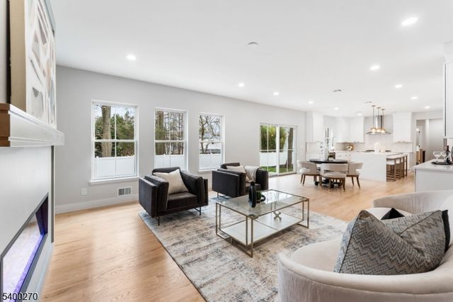 27 Stemmer Dr, Clark Twp., NJ 07066