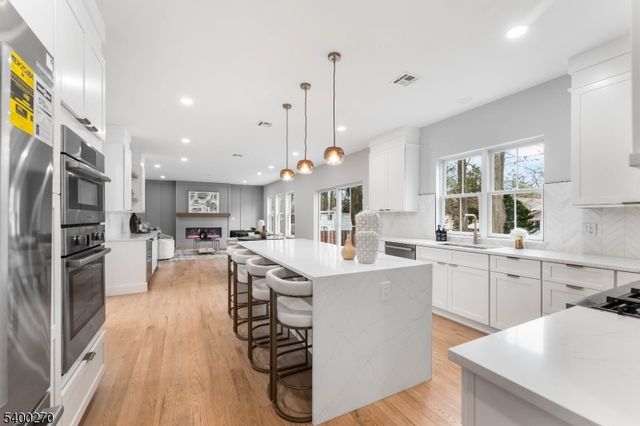 27 Stemmer Dr, Clark Twp., NJ 07066