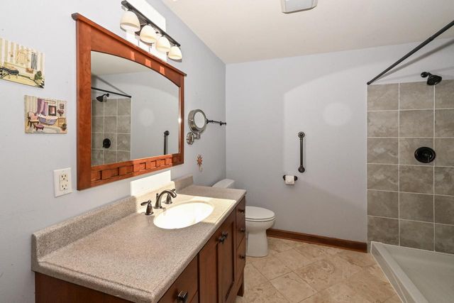 12659 N East Shoreland DRIVE, Mequon, WI 53092