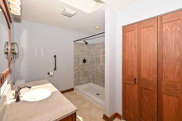 12659 N East Shoreland DRIVE, Mequon, WI 53092