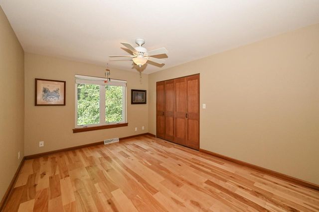 12659 N East Shoreland DRIVE, Mequon, WI 53092