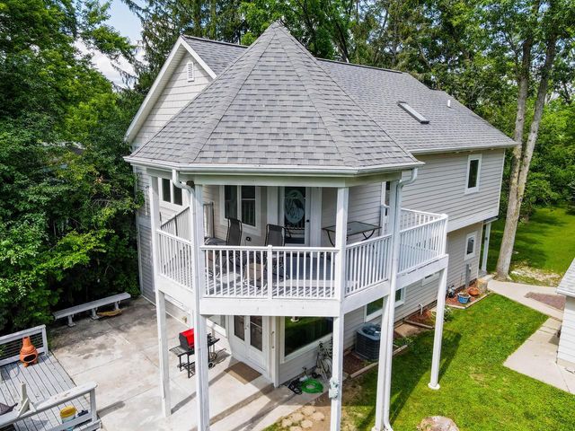 12659 N East Shoreland DRIVE, Mequon, WI 53092