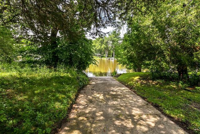 12659 N East Shoreland DRIVE, Mequon, WI 53092