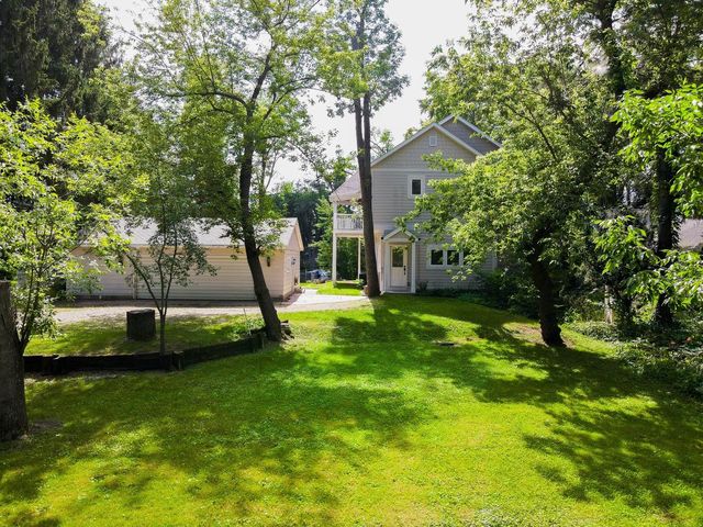 12659 N East Shoreland DRIVE, Mequon, WI 53092