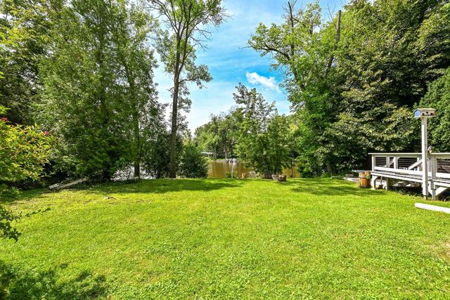 12659 N East Shoreland DRIVE, Mequon, WI 53092