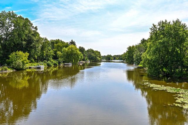 12659 N East Shoreland DRIVE, Mequon, WI 53092
