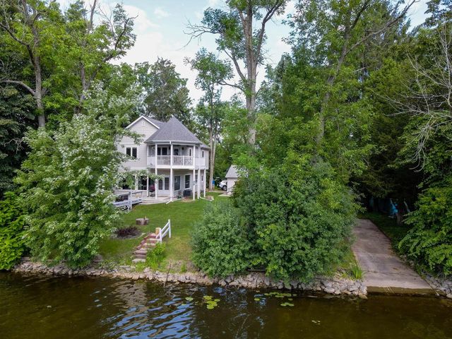 12659 N East Shoreland DRIVE, Mequon, WI 53092