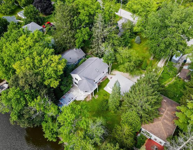 12659 N East Shoreland DRIVE, Mequon, WI 53092