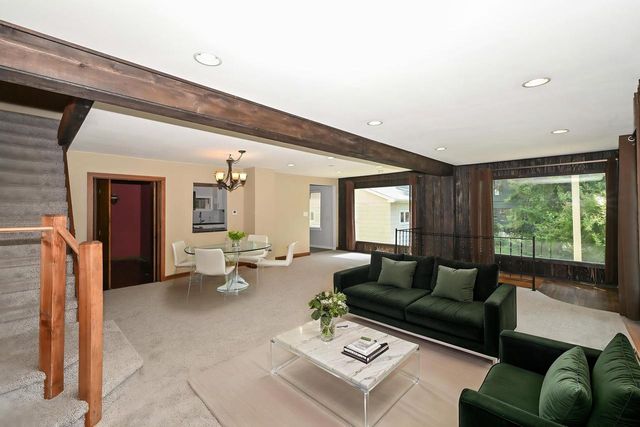 12659 N East Shoreland DRIVE, Mequon, WI 53092