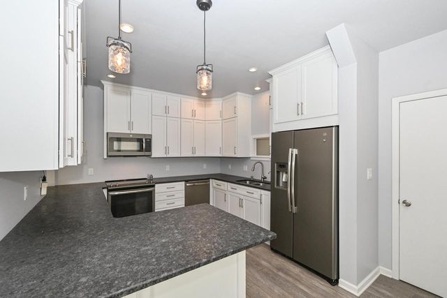 12659 N East Shoreland DRIVE, Mequon, WI 53092