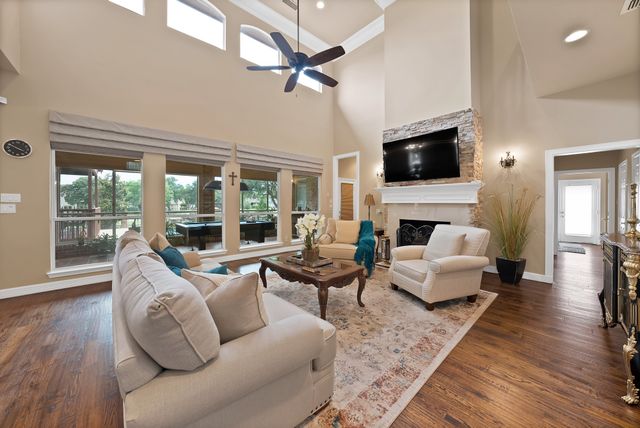 803 Riviera Drive, Mansfield, TX 76063