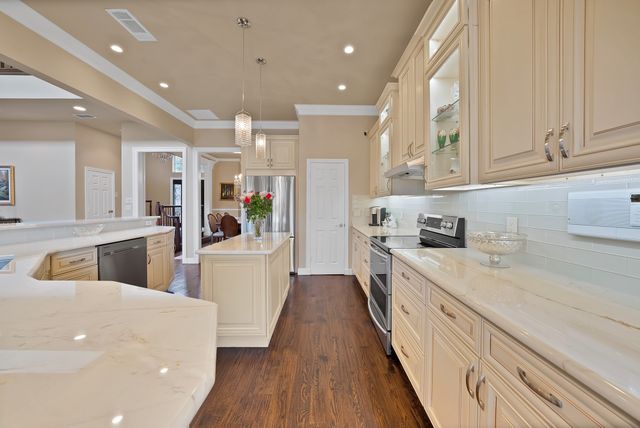 803 Riviera Drive, Mansfield, TX 76063