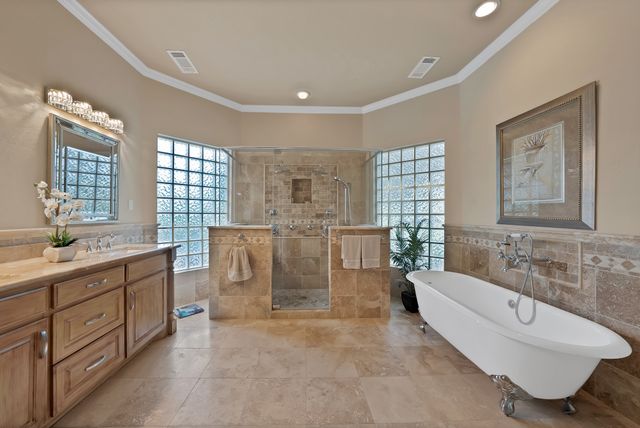 803 Riviera Drive, Mansfield, TX 76063