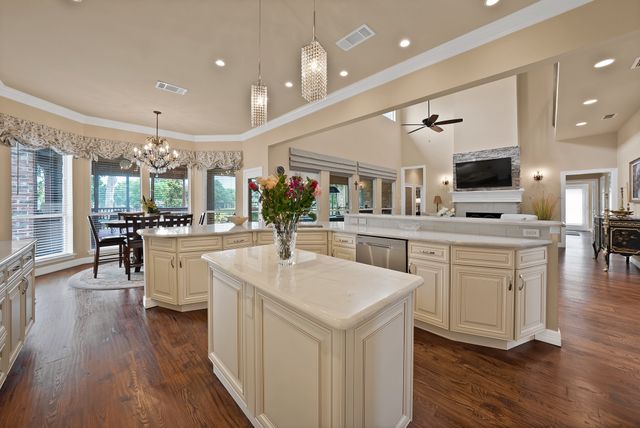 803 Riviera Drive, Mansfield, TX 76063