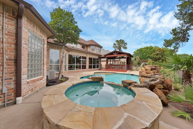 803 Riviera Drive, Mansfield, TX 76063