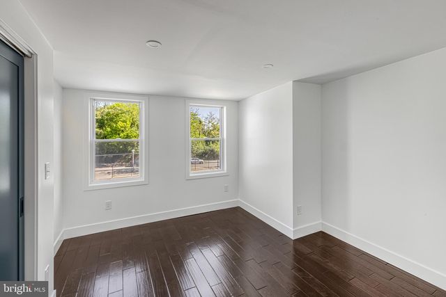 325 W LORRAINE AVE, Baltimore, MD 21211