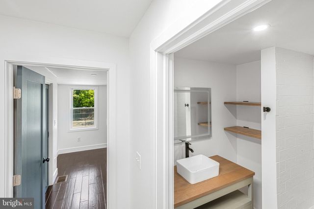 325 W LORRAINE AVE, Baltimore, MD 21211
