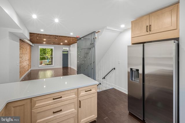 325 W LORRAINE AVE, Baltimore, MD 21211