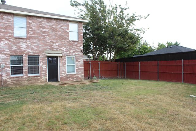 630 Bluechalk Drive, Cedar Hill, TX 75104