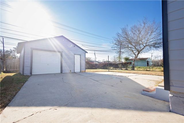 1530 Wynwood Dr, Corpus Christi, TX 78415