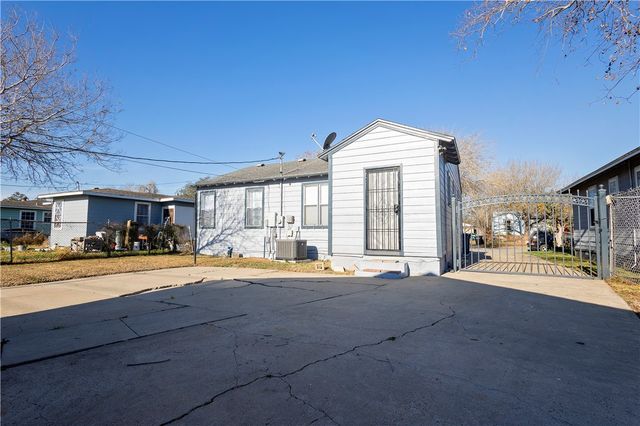 1530 Wynwood Dr, Corpus Christi, TX 78415