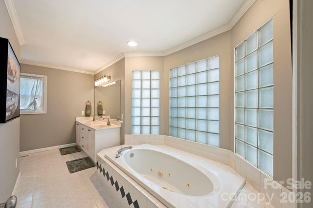 3505 4th Street Boulevard NW, Hickory, NC 28601