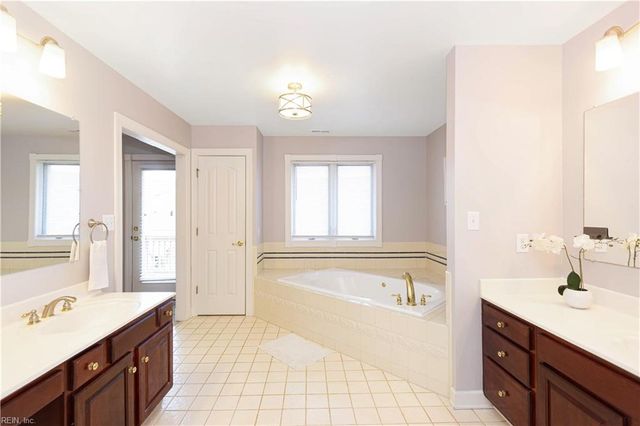 73 Mizzen CIR, Hampton, VA 23664