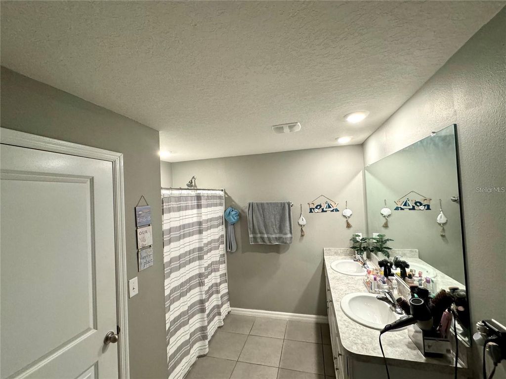 Image 12 of property listing at 7749 BROAD POINT DRIVE, Zephyrhills, FL 33540