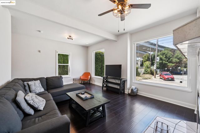 557 33Rd St, Oakland, CA 94609