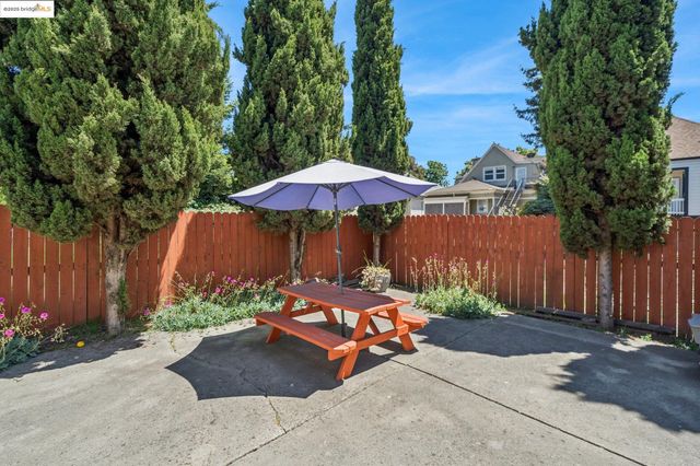 557 33Rd St, Oakland, CA 94609