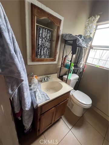 6812 S Hoover, Los Angeles, CA 90044